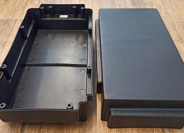 COPPIA PLASTICHE COVER PORTA BATTERIE - bici elettrica scooter sky II tipo z-tech