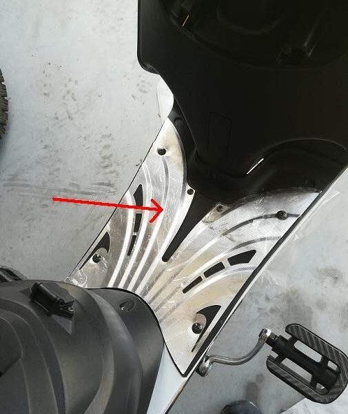 POGGIAPIEDI METALLO CENTRALI - bici elettrica scooter sky II tipo z-tech