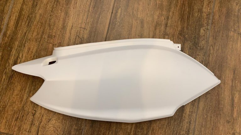 PLASTICA POSTERIORE DESTRA BIANCA NERO GRIGIO-SCOOTER ELETTRICO SKY II REVENGE