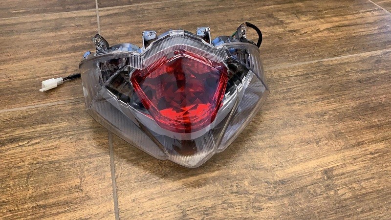 fanale posteriore completo di STOP e FRECCE SCOOTER ELETTRICO SKY II REVENGE