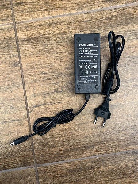 CARICA BATTERIE LITIO 36V PER MONOPATTINO ELETTRICO XPRO 350W/500W 7.8AH 36v