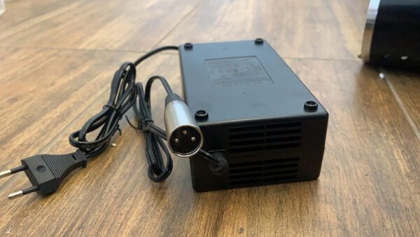 CARICA BATTERIE 48V 1.8AH PER MONOPATTINO ELETTRICO CHAOS  48V 1600W RUOTE 6.5