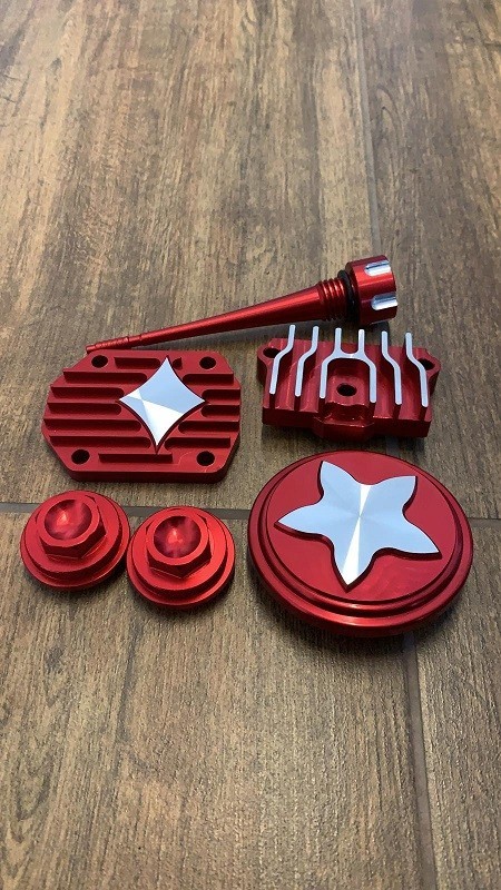 TAPPI CNC TESTATA TAPPO OLIO CNC ROSSO RACING PER MOTORE YX 125
