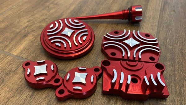 TAPPI CNC  TESTATA TAPPO OLIO CNC ROSSO RACING PER MOTORE YX 140