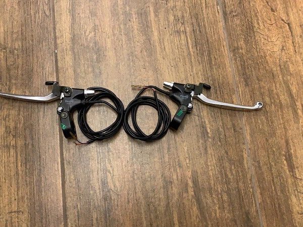 COPPIA LEVE FRENI PER MONOPATTINO ELETTRICO CHAOS 48V 1600W RUOTE 6.5