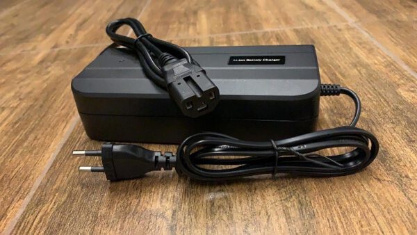 CARICA BATTERIA LITIO 48V 5A SCOOTER ELETTRICO SKY II NEXT SKY II REVENGE A LITIO