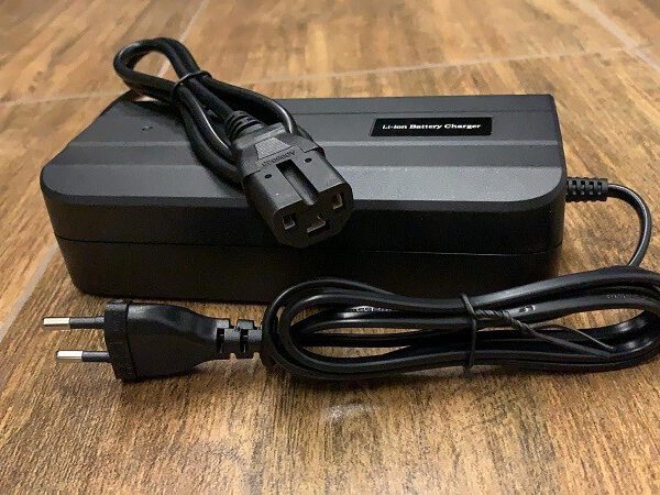 CARICA BATTERIA LITIO 48V 5A SCOOTER ELETTRICO SKY II NEXT SKY II REVENGE A LITIO
