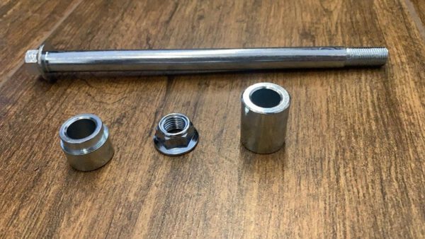 PERNO RUOTA 23CM PERNO 15 PER PIT BIKE KAYO TD-125 TT125 TT140 TT160 TT190R