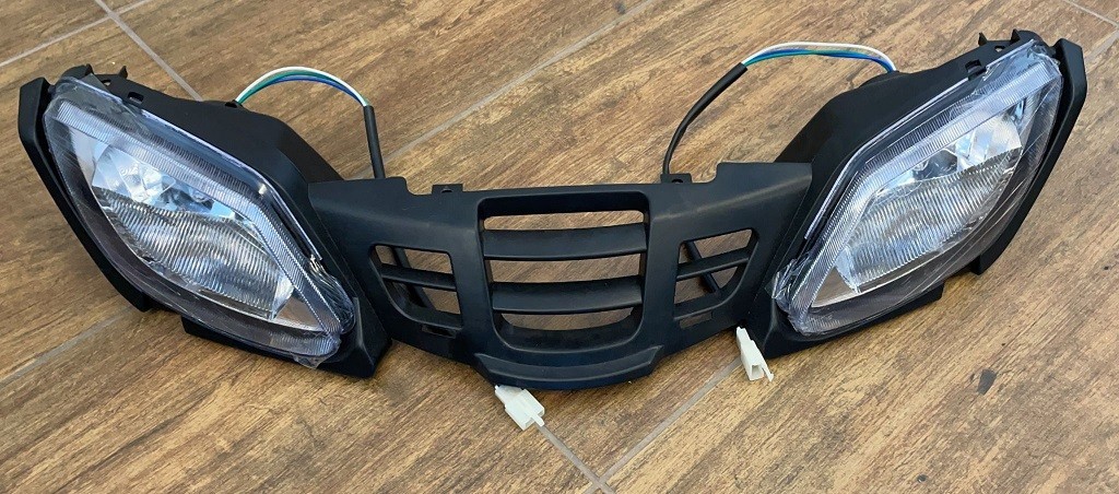 PLASTICA FANALI CON SUPPORTO PER QUAD KAYO AU150 150CC AU180 180cc
