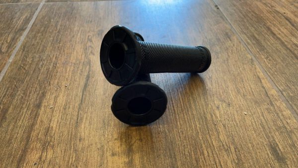 1cp MANOPOLE NERE 22mm QUAD KAYO
