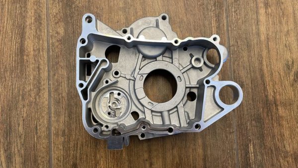 CARTER DESTRO BLOCCO MOTORE GY6  PER QUAD KAYO AU180 180cc