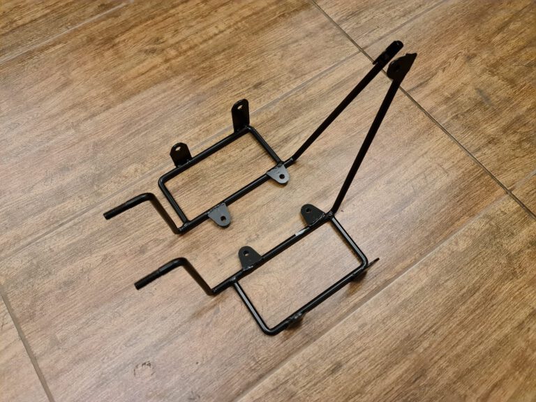 COPPIA SUPPORTO IN METALLO PLASTICHE POGGIAPIEDI CENTRALI PER QUAD KAYO AT110 AT125 110cc 125cc POGGIA PIEDI