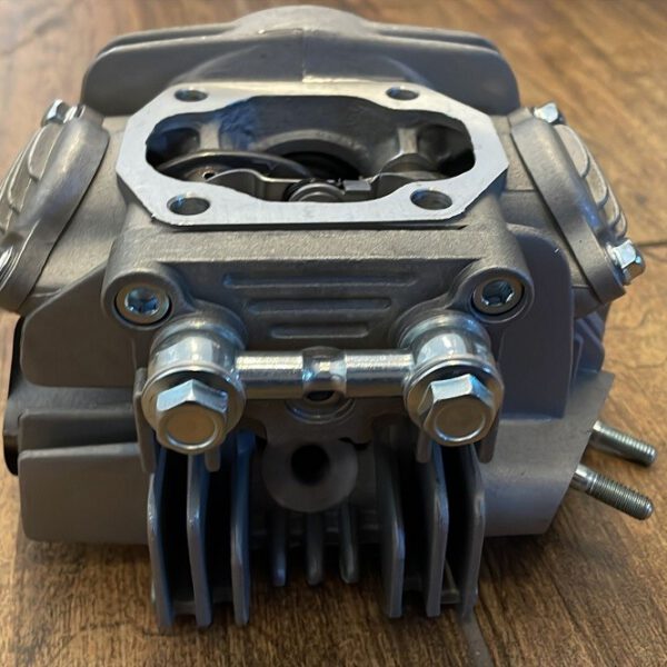 TESTA MOTORE COMPLETA DI VALVOLE PER QUAD KAYO A150 STORM150 AU150 YX150 150cc