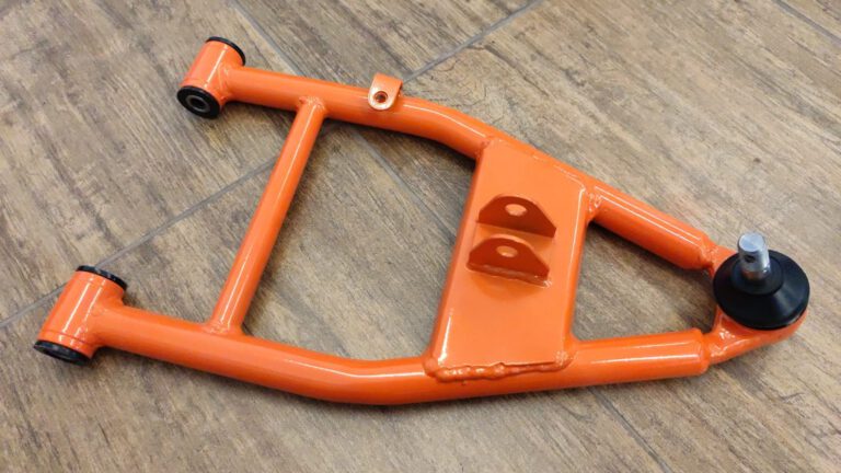 BRACCETTO QUAD ATV AU180 180cc INFERIORE DESTRO COMPLETO DI SNODO E BOCCOLE