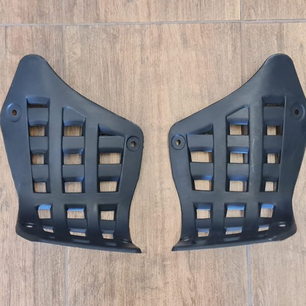 COPPIA PEDANE POGGIAPIEDI PLASTICA PER QUAD KAYO A150 150CC