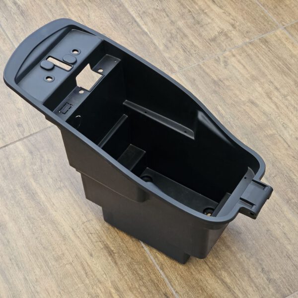 PLASTICA SOTTO SELLA PORTA BATTERIE PER SCOOTER ELETTRICO SKY II REVENGE