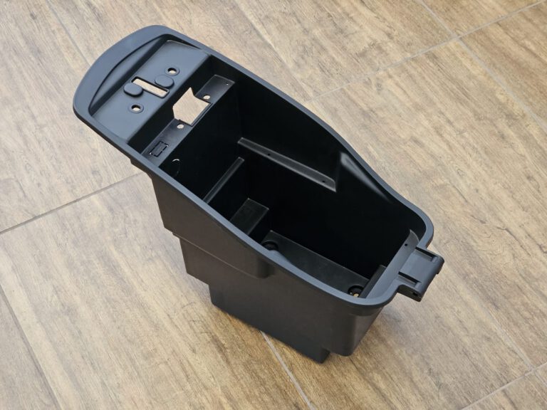 PLASTICA SOTTO SELLA PORTA BATTERIE PER SCOOTER ELETTRICO SKY II REVENGE