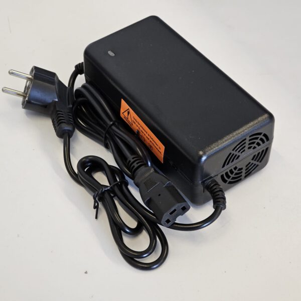CARICA BATTERIE PIOMBO 48V 20Ah 3A- bici elettrica scooter sky II tipo z-tech
