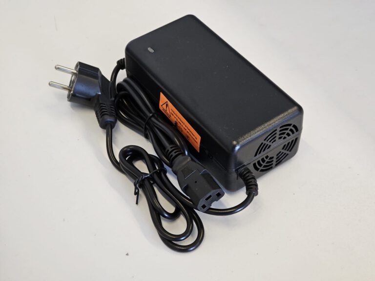 CARICA BATTERIE PIOMBO 48V 20Ah 3A- bici elettrica scooter sky II tipo z-tech