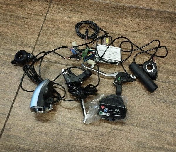 1 KIT CABLAGGIO COMPRESO DI CENTRALINA DISPLAY LEVE ACCELERATORE MANOPOLA