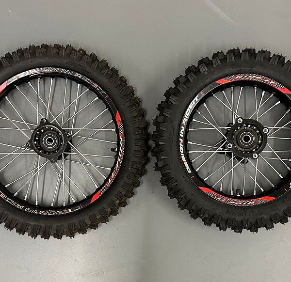 1 COPPIA GOMME CERCHIATE ATTACCO SDG 60/100-14 80/100-12 PERNO 15MM