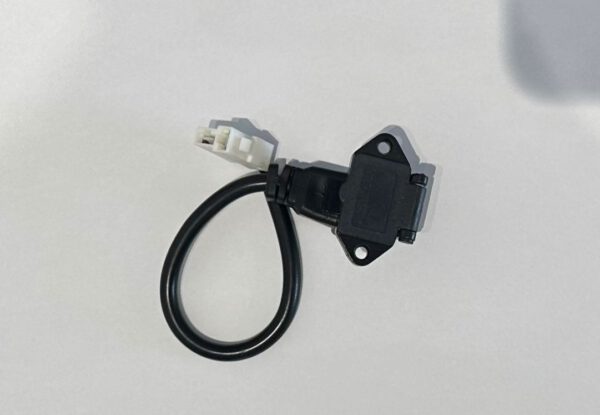 SPINOTTO CARICA BATTERIE CABLAGGIO CON CHIUSURA A MOLLA PER SCOOTER SKY II REVENGE