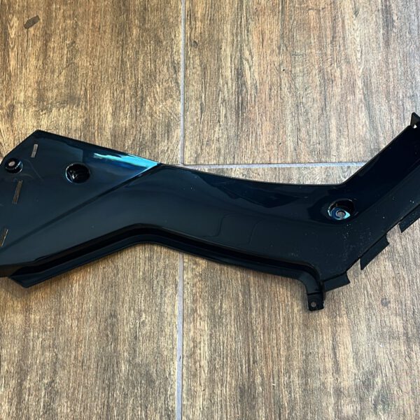 PLASTICA LATERALE CENTRALE SINISTRA PER QUAD RENEGADE 125XXL 125cc