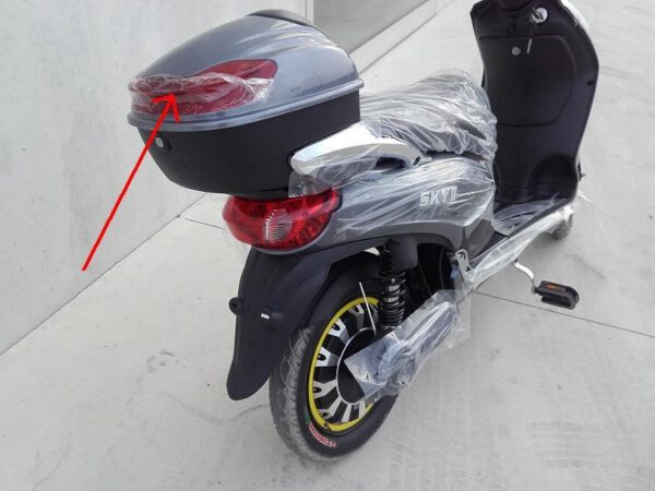 PLASTICA RIFLETTENTE ROSSA DEL BOX PORTAOGGETTI POSTERIORE - bici elettrica scooter sky II tipo z-tech