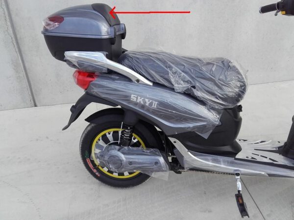 PLASTICA POGGIA SCHIENA SUL BOX PASSEGGERO - bici elettrica scooter sky II tipo z-tech